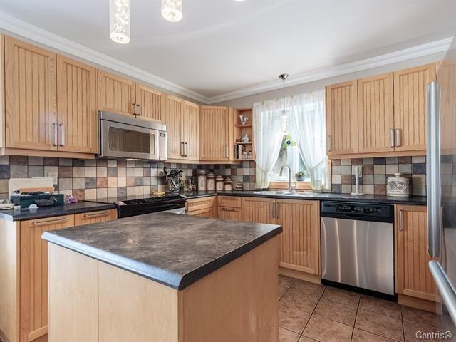 









257

 - 261


Rue Veillette

,
Contrecoeur,




QC
J0L1C0

