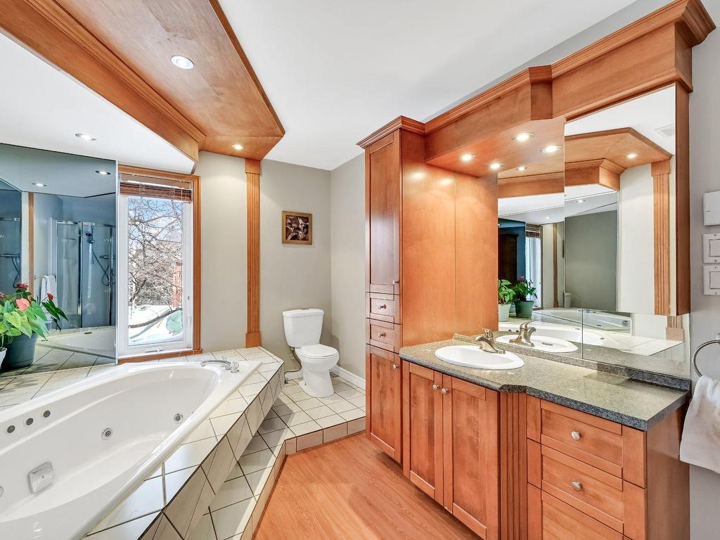 









288


17e Avenue

,
Saint-Jean-sur-Richelieu,




QC
J2X5J1

