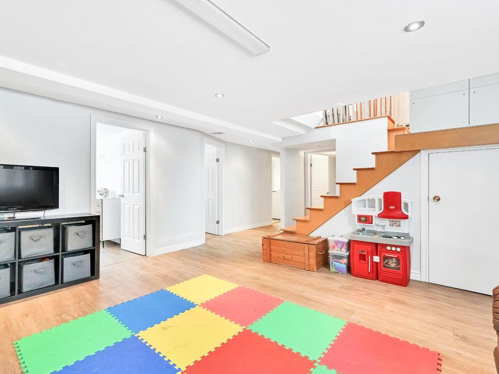 









288


17e Avenue

,
Saint-Jean-sur-Richelieu,




QC
J2X5J1

