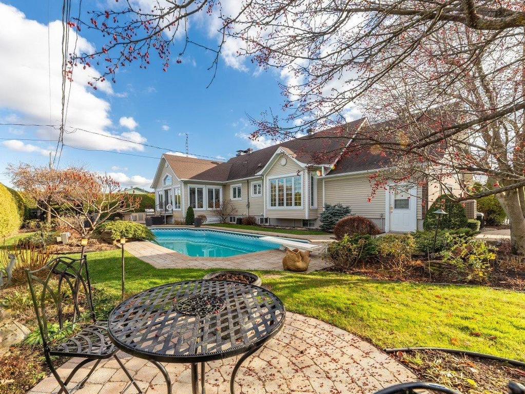 









496


Rue Fortin

,
Napierville,




QC
J0L1L0

