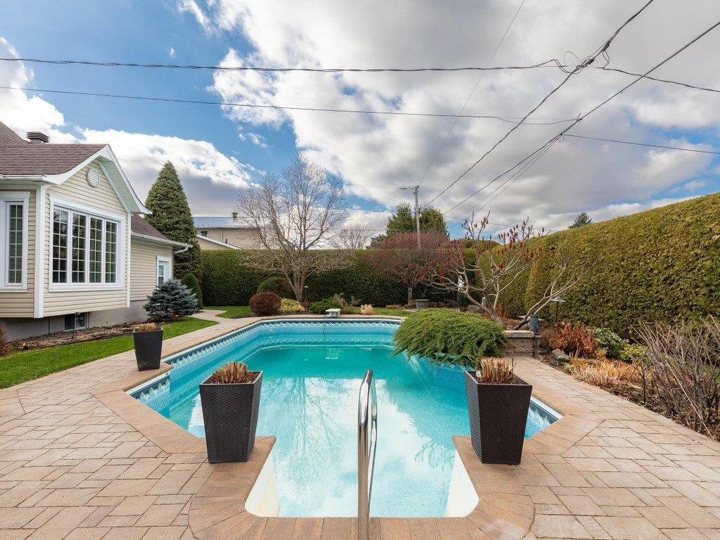 









496


Rue Fortin

,
Napierville,




QC
J0L1L0


