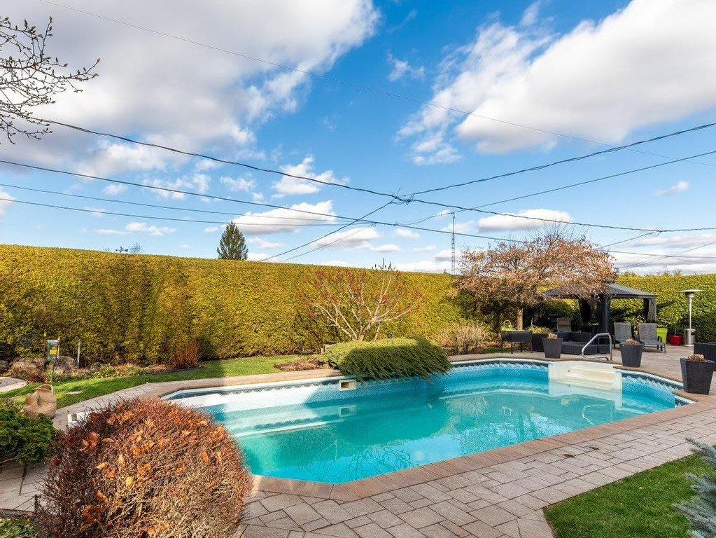 









496


Rue Fortin

,
Napierville,




QC
J0L1L0

