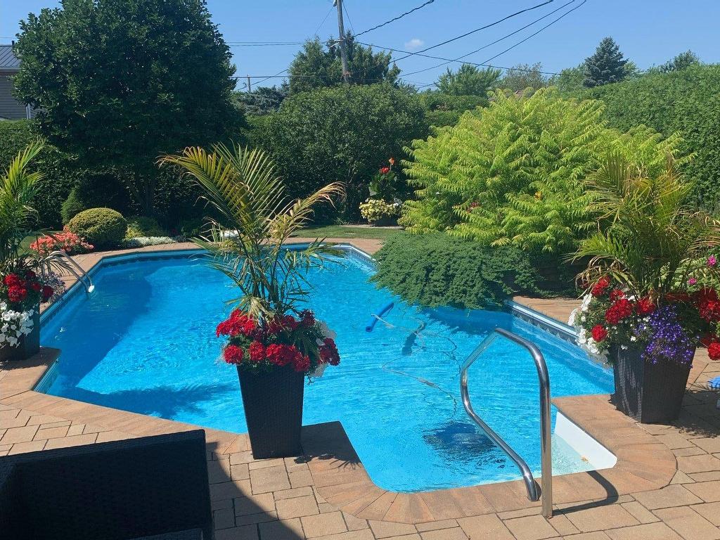 









496


Rue Fortin

,
Napierville,




QC
J0L1L0

