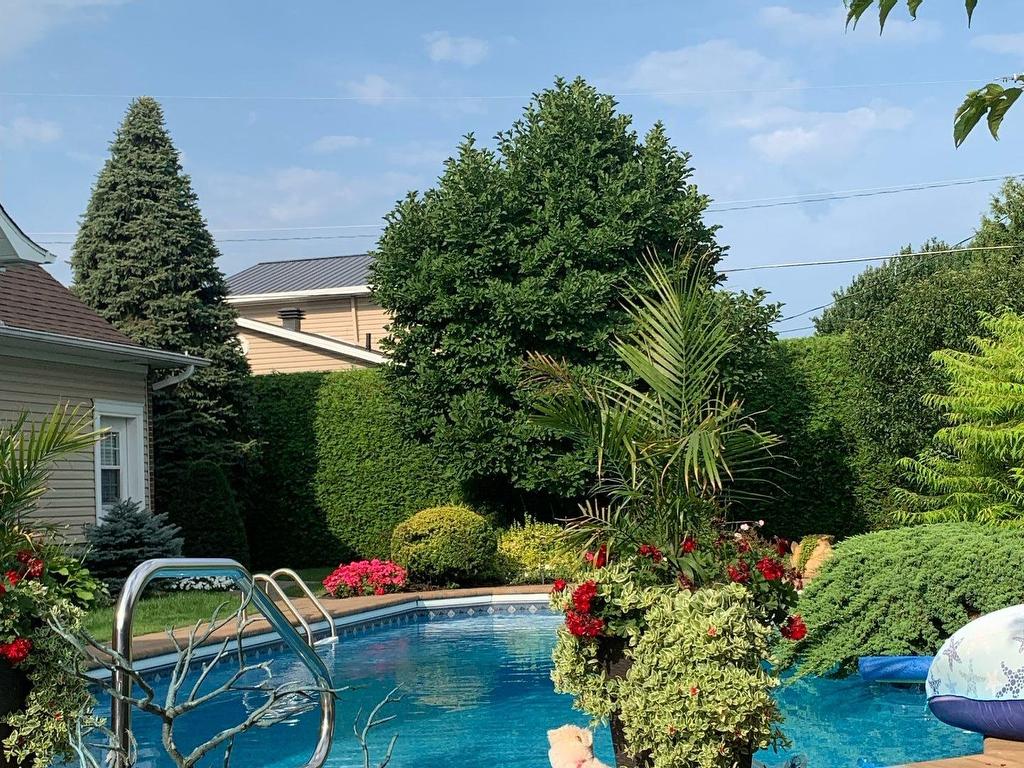









496


Rue Fortin

,
Napierville,




QC
J0L1L0

