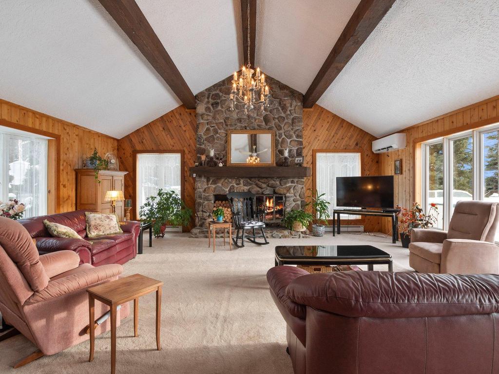 









400


Ch. des Îles

,
Entrelacs,




QC
J0T2E0

