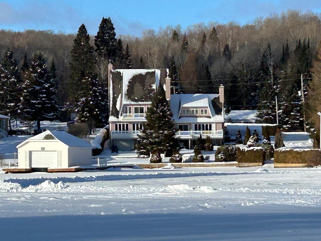 









400


Ch. des Îles

,
Entrelacs,




QC
J0T2E0

