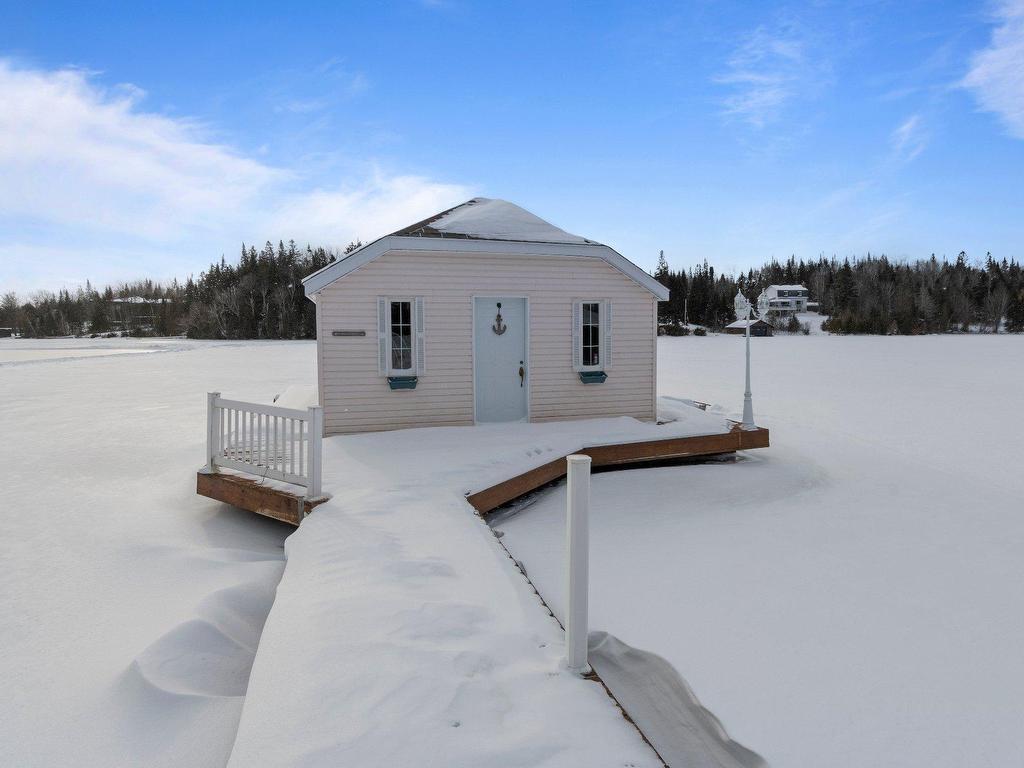 









400


Ch. des Îles

,
Entrelacs,




QC
J0T2E0


