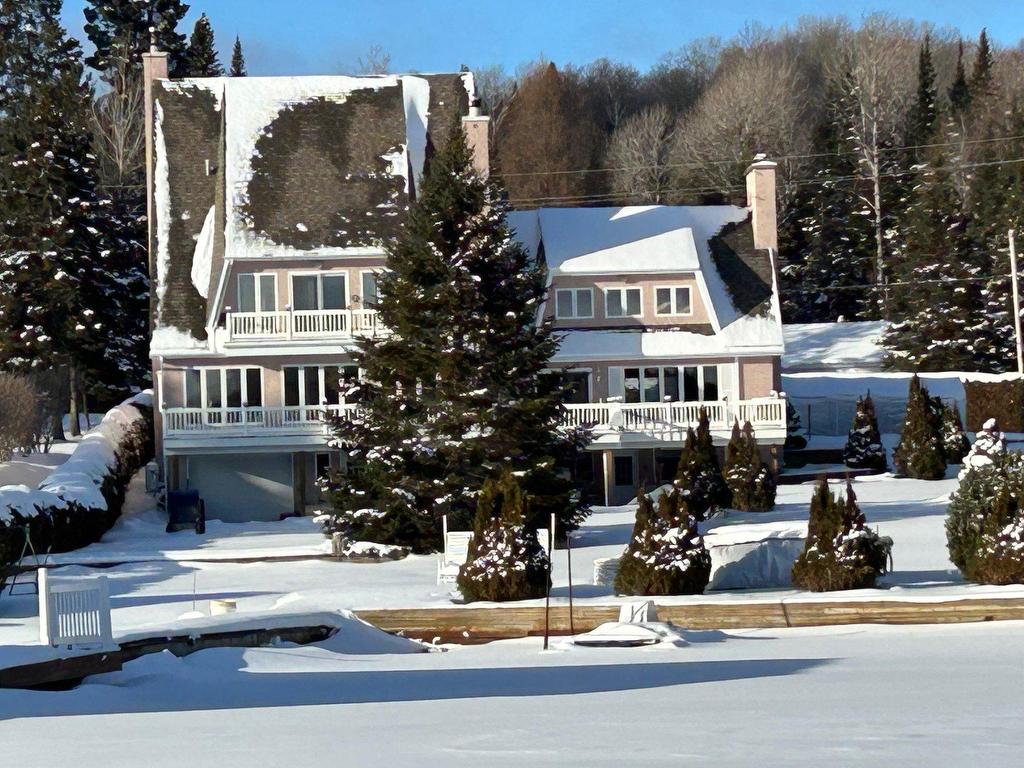 









400


Ch. des Îles

,
Entrelacs,




QC
J0T2E0


