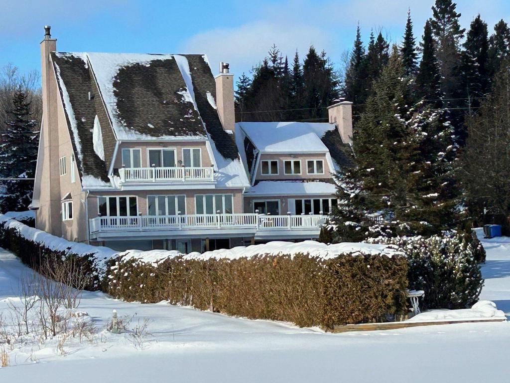 









400


Ch. des Îles

,
Entrelacs,




QC
J0T2E0

