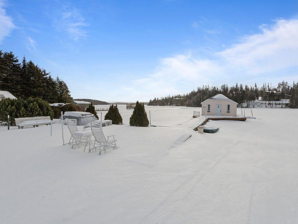









400


Ch. des Îles

,
Entrelacs,




QC
J0T2E0

