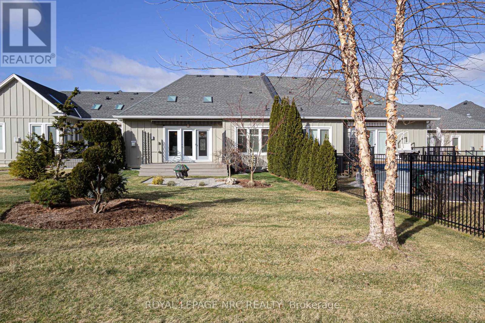 












17 STONERIDGE CRESCENT

,
Niagara-on-the-Lake (105 - St. Davids),




Ontario
L0S1J1

