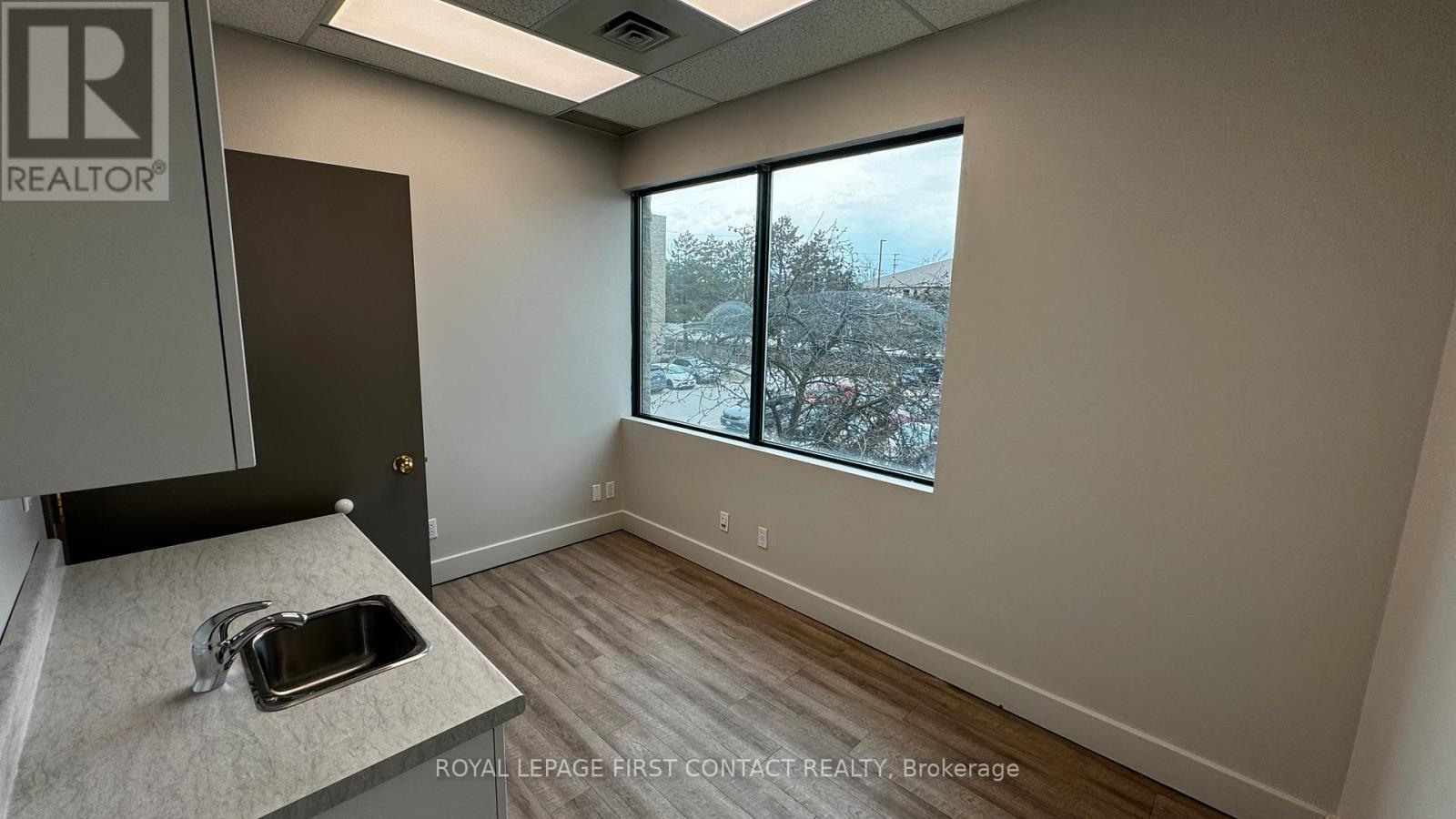 












201D - 190 CUNDLES ROAD E

,
Barrie,




Ontario
L4M4S5


