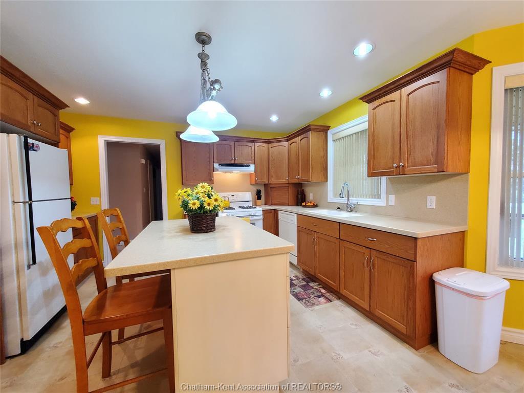 









11300


Rondeau Estates

Line,
Rondeau Bay Estates,




ON
N0P 1X0

