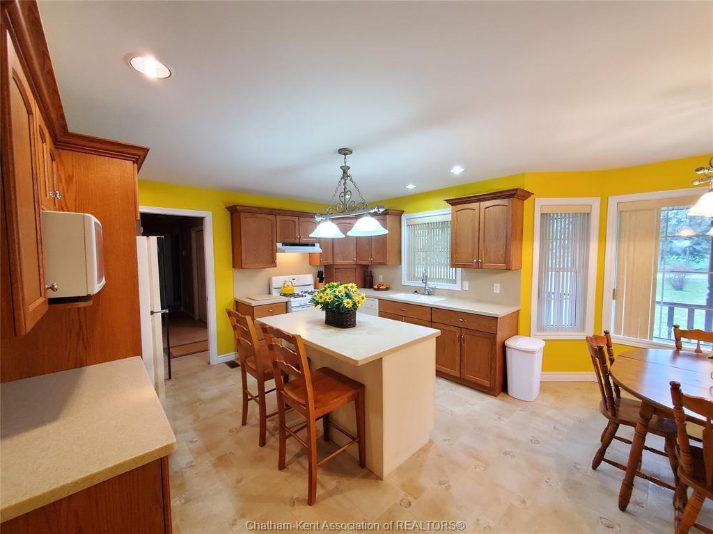 









11300


Rondeau Estates

Line,
Rondeau Bay Estates,




ON
N0P 1X0


