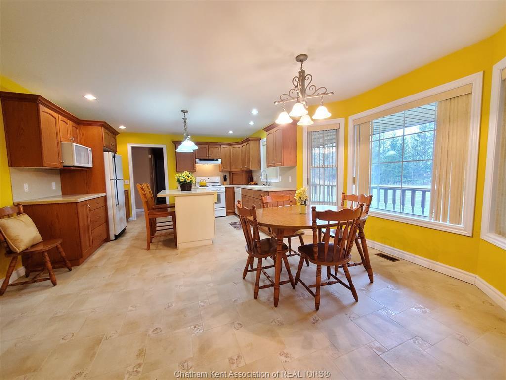 









11300


Rondeau Estates

Line,
Rondeau Bay Estates,




ON
N0P 1X0

