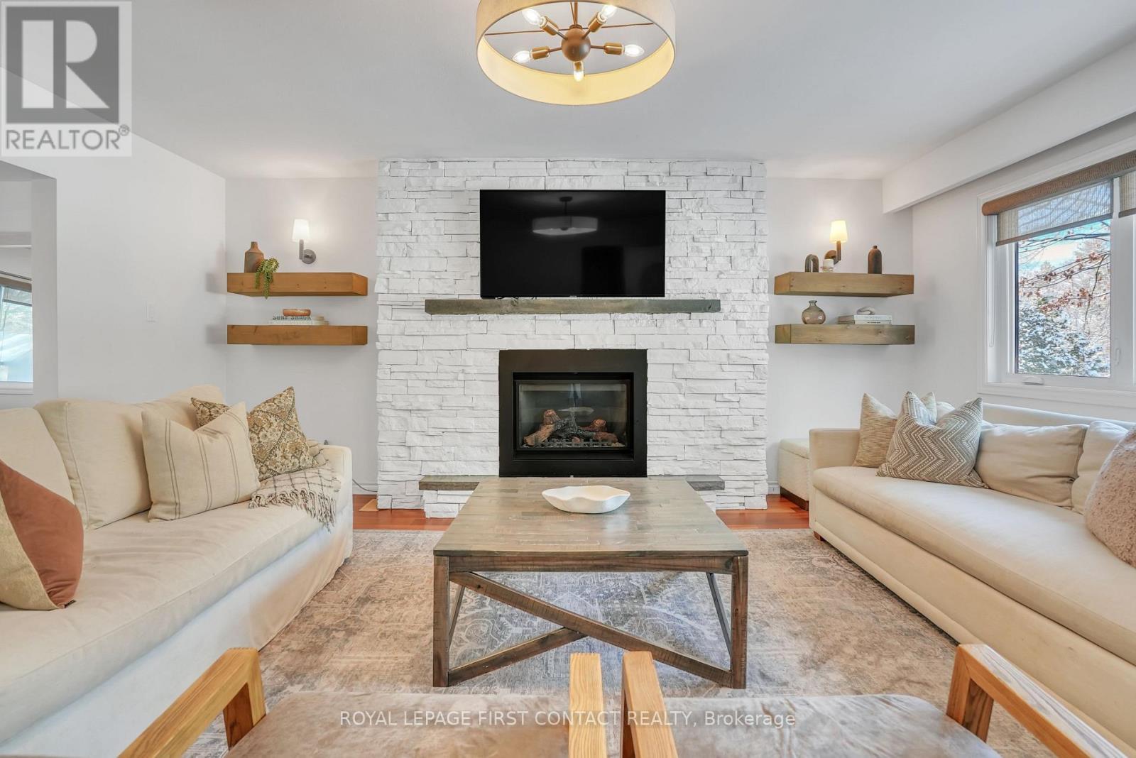 












11 VERNAR DRIVE

,
Springwater,




Ontario
L0L1X0

