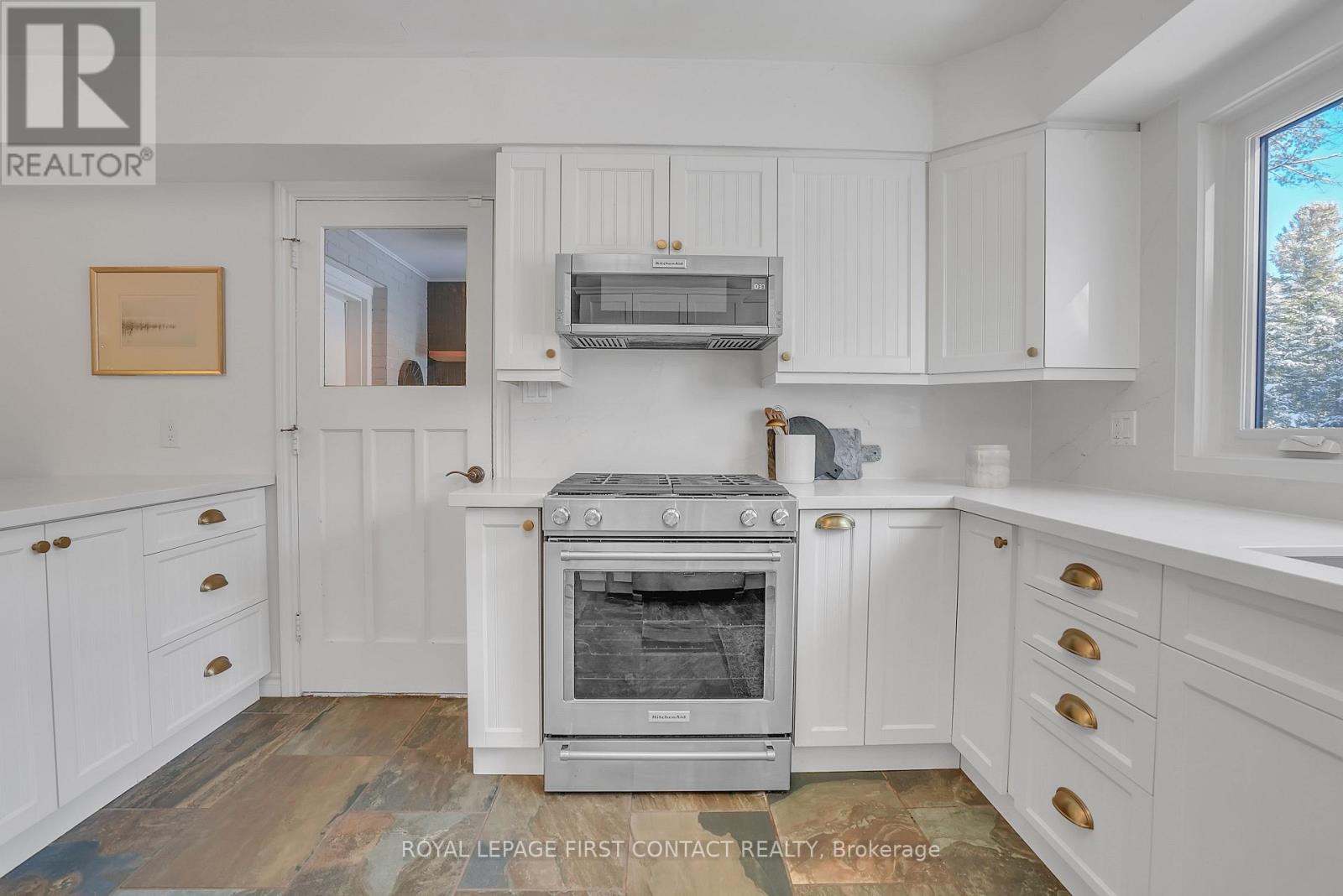 












11 VERNAR DRIVE

,
Springwater,




Ontario
L0L1X0

