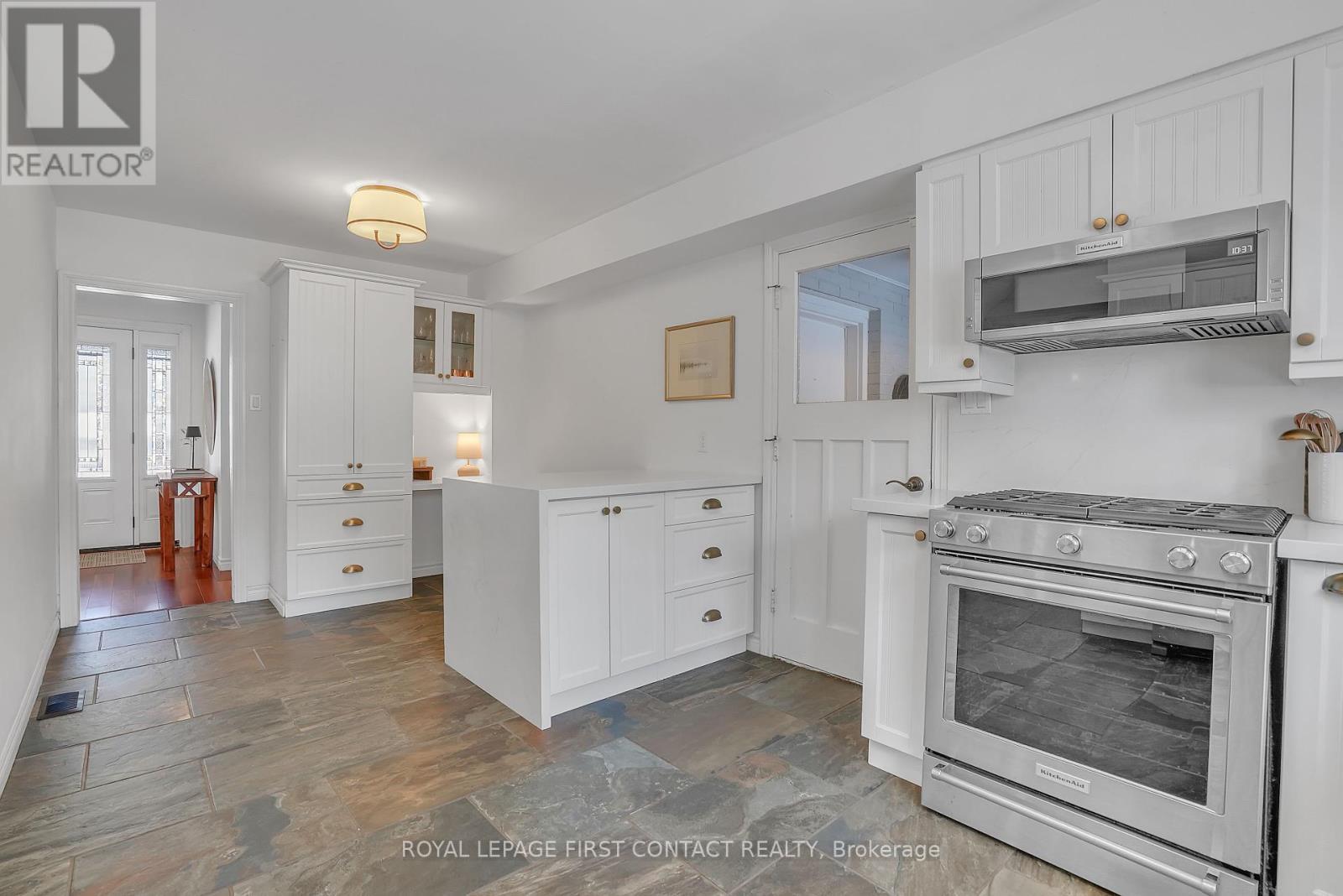 












11 VERNAR DRIVE

,
Springwater,




Ontario
L0L1X0

