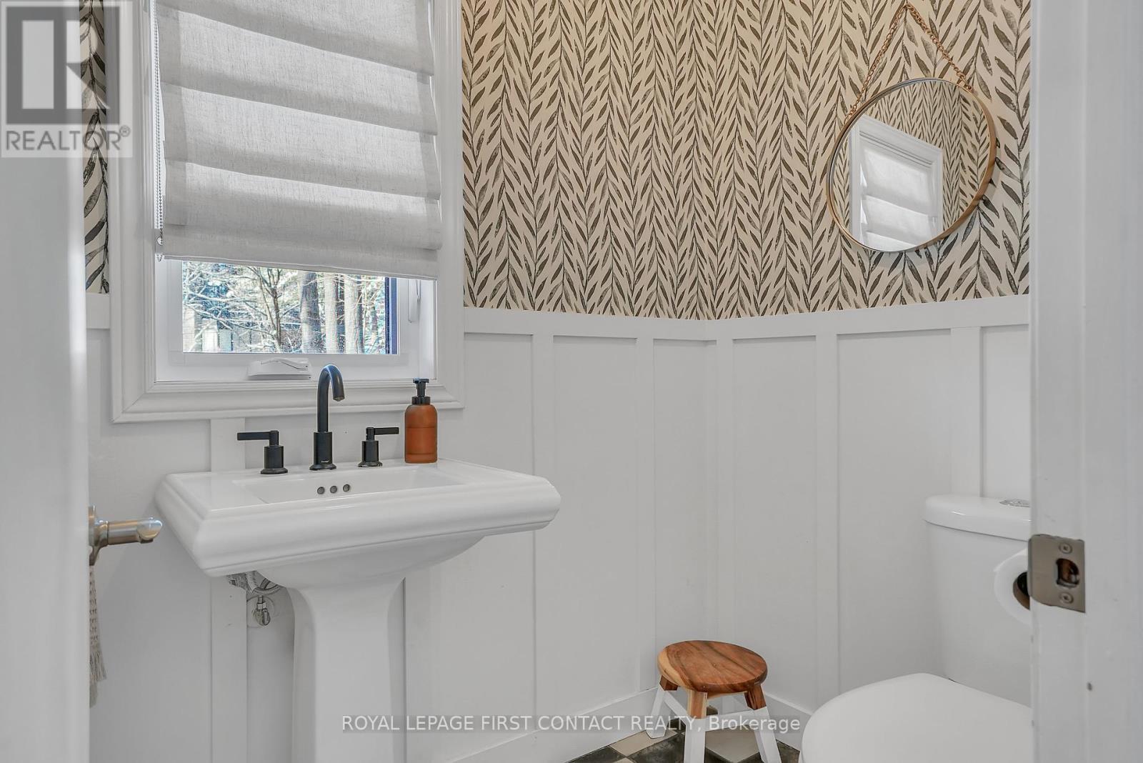 












11 VERNAR DRIVE

,
Springwater,




Ontario
L0L1X0


