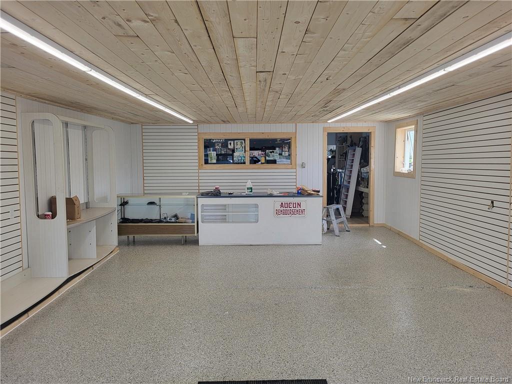 









112


St-Pierre Ouest

BLVD,
Caraquet,




NB
E1W 1B9

