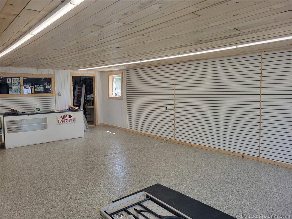 









112


St-Pierre Ouest

BLVD,
Caraquet,




NB
E1W 1B9

