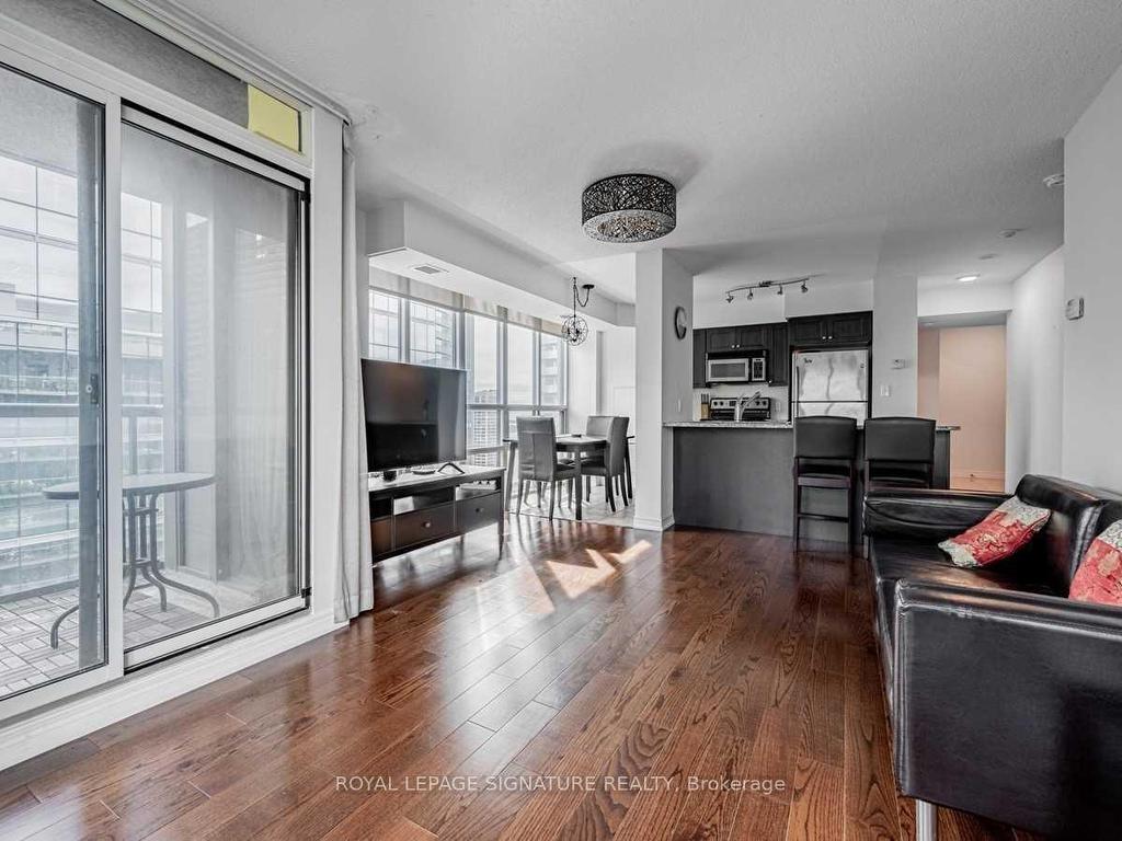 









30


Grand Trunk

Crescent, 3906,
Toronto,




ON
M5J 3A4


