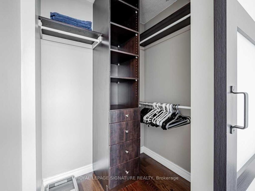 









30


Grand Trunk

Crescent, 3906,
Toronto,




ON
M5J 3A4

