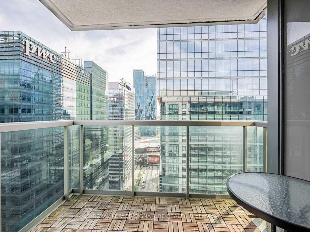 









30


Grand Trunk

Crescent, 3906,
Toronto,




ON
M5J 3A4

