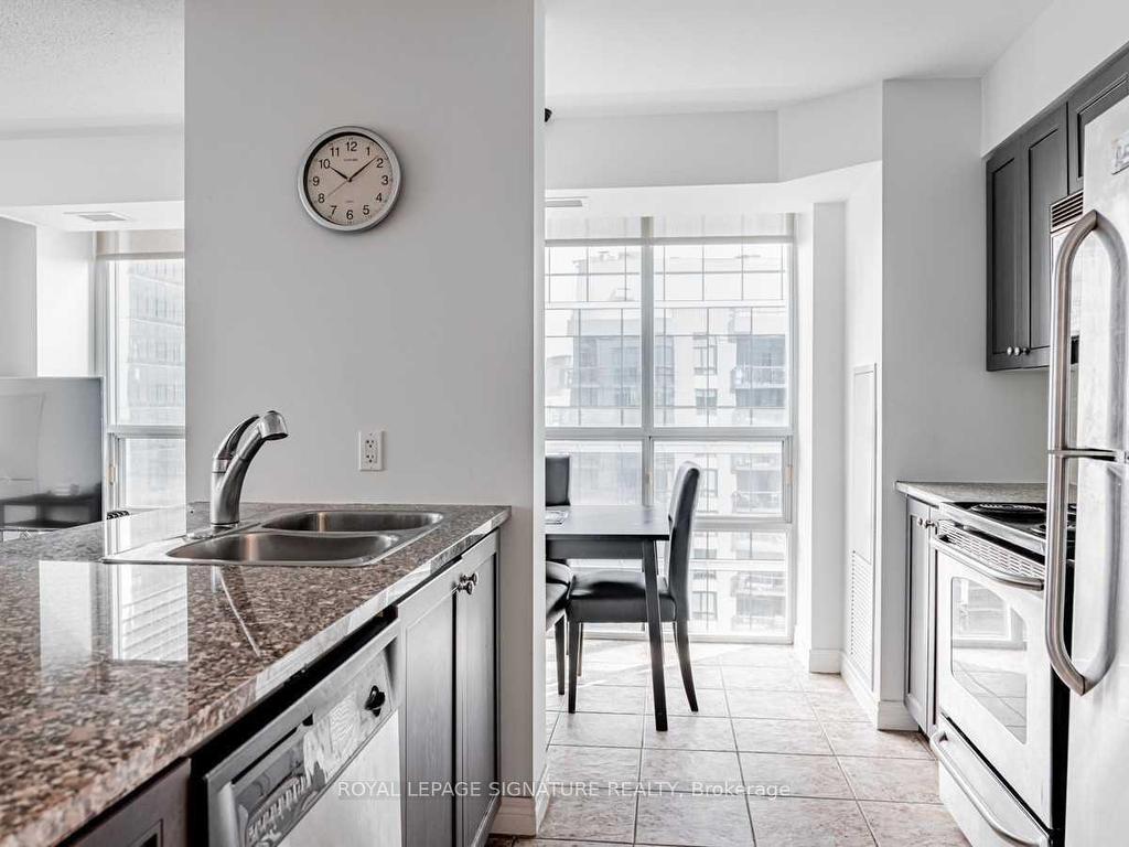 









30


Grand Trunk

Crescent, 3906,
Toronto,




ON
M5J 3A4

