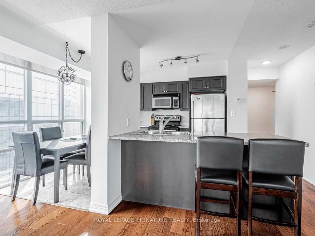 









30


Grand Trunk

Crescent, 3906,
Toronto,




ON
M5J 3A4

