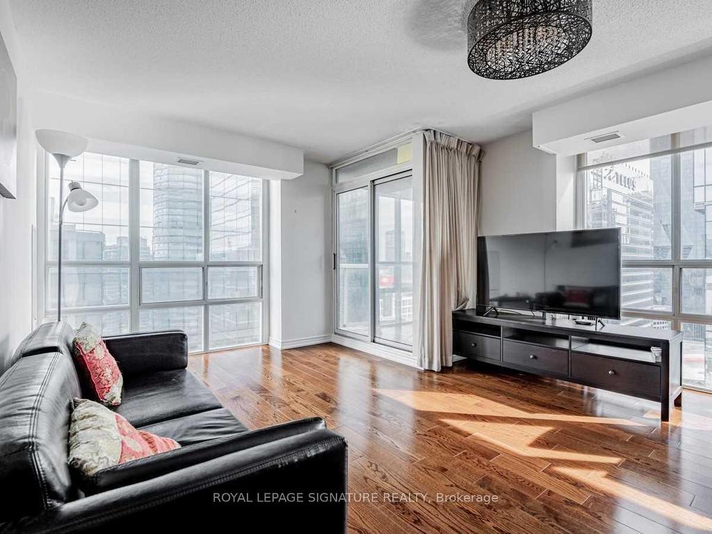 









30


Grand Trunk

Crescent, 3906,
Toronto,




ON
M5J 3A4

