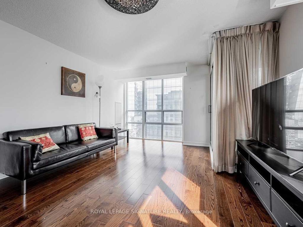 









30


Grand Trunk

Crescent, 3906,
Toronto,




ON
M5J 3A4

