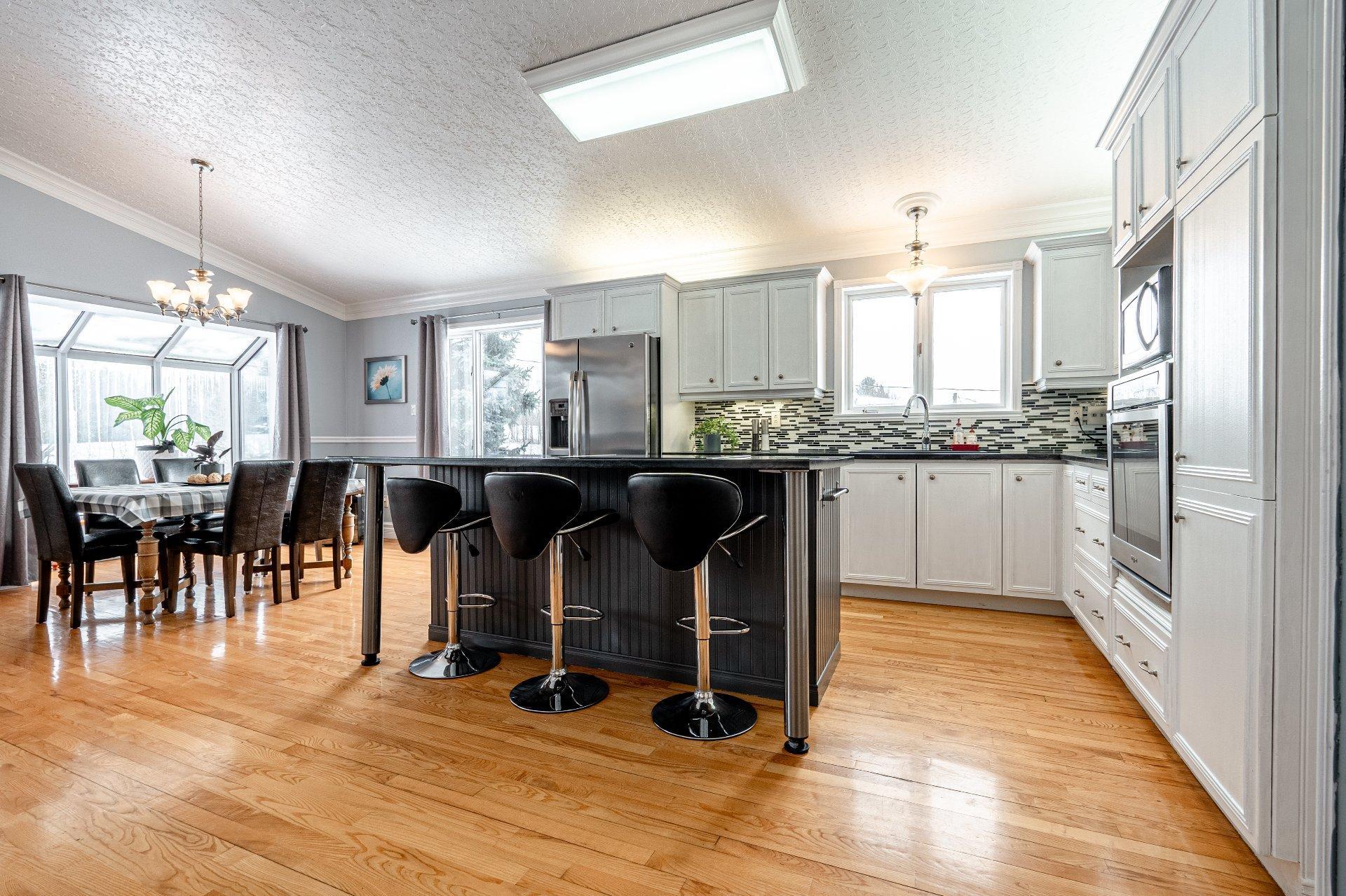 









6535

 - 6539


Route Louis-S.-St-Laurent

,
Compton,




QC
J0B1L0


