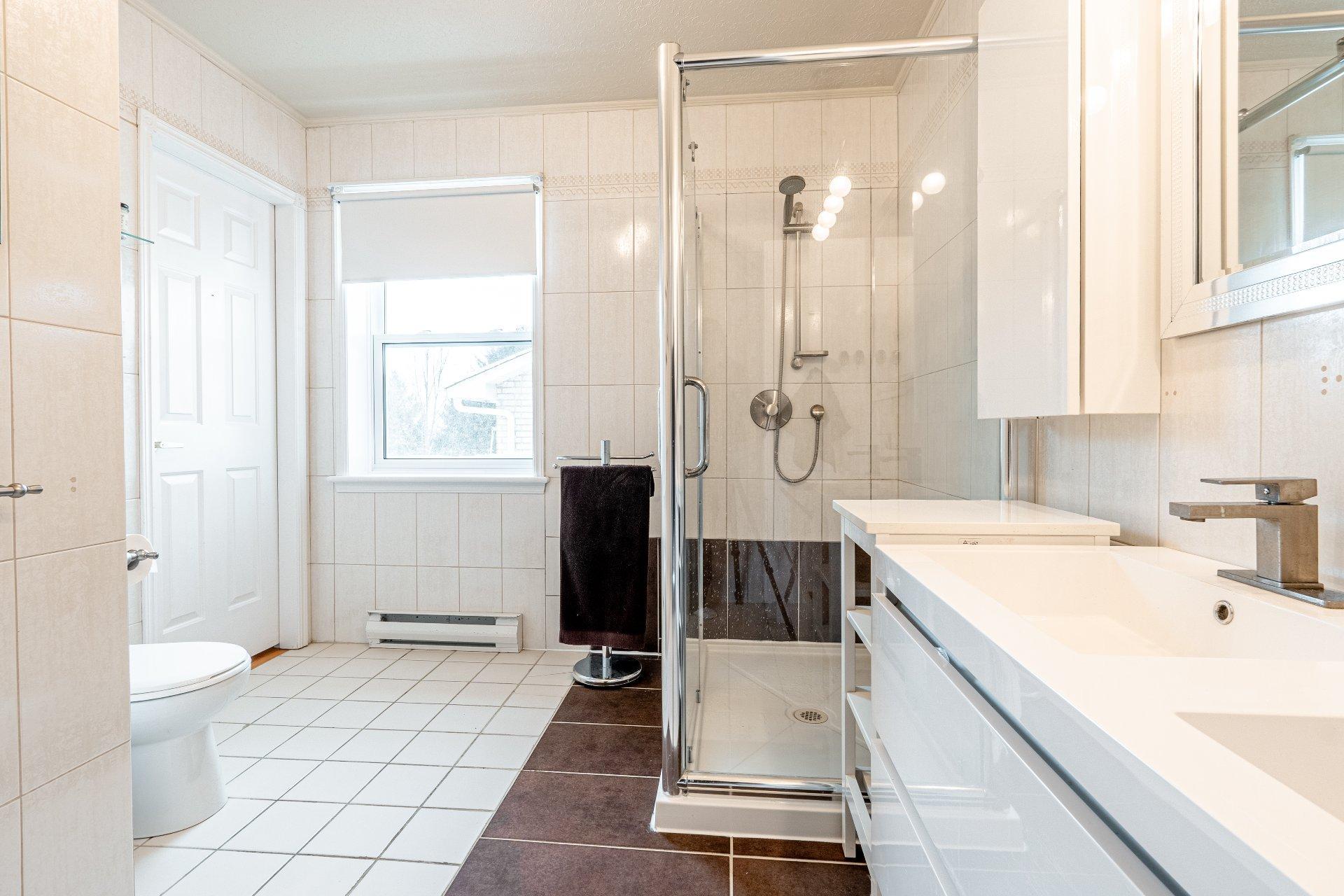 









6535

 - 6539


Route Louis-S.-St-Laurent

,
Compton,




QC
J0B1L0

