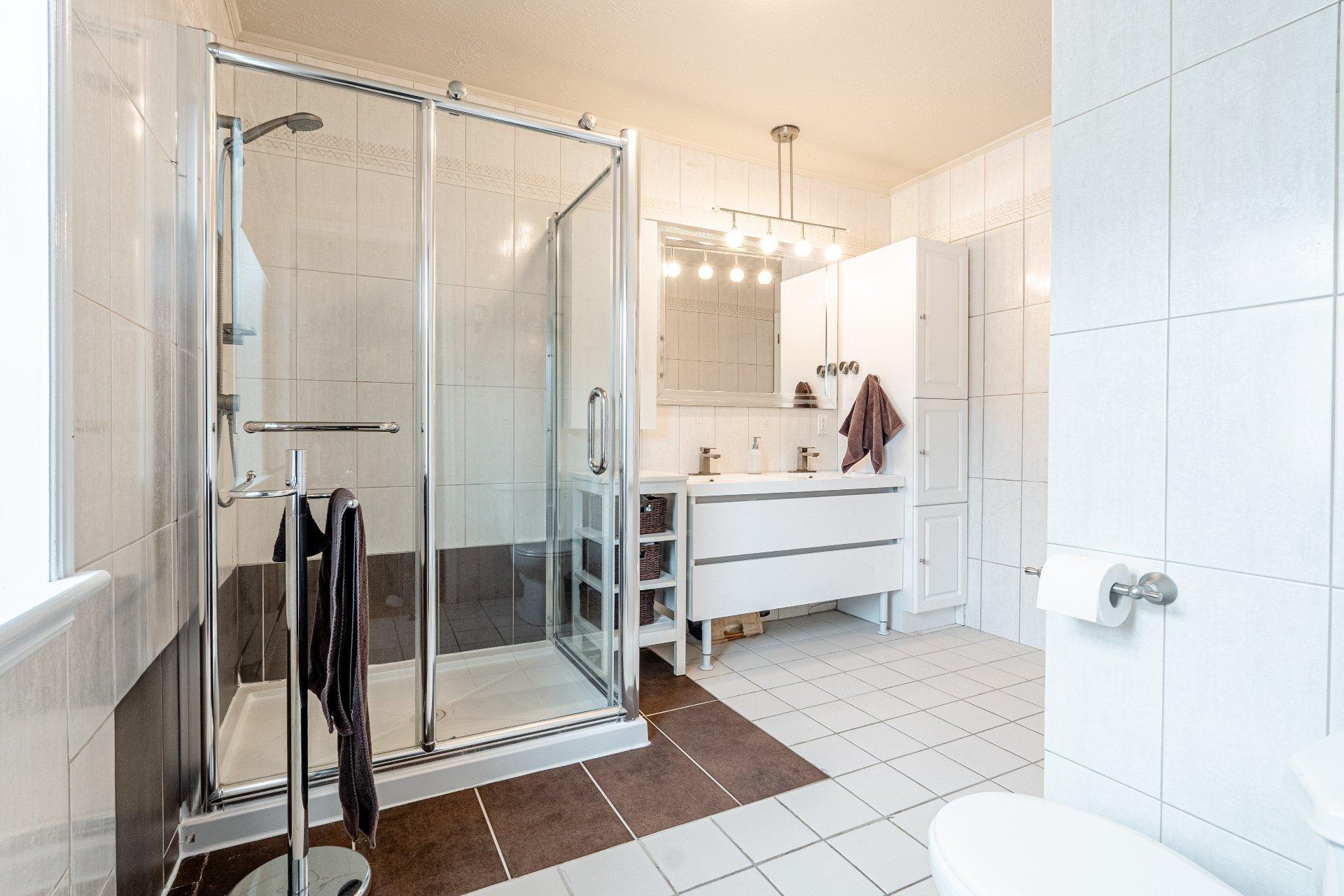 









6535

 - 6539


Route Louis-S.-St-Laurent

,
Compton,




QC
J0B1L0

