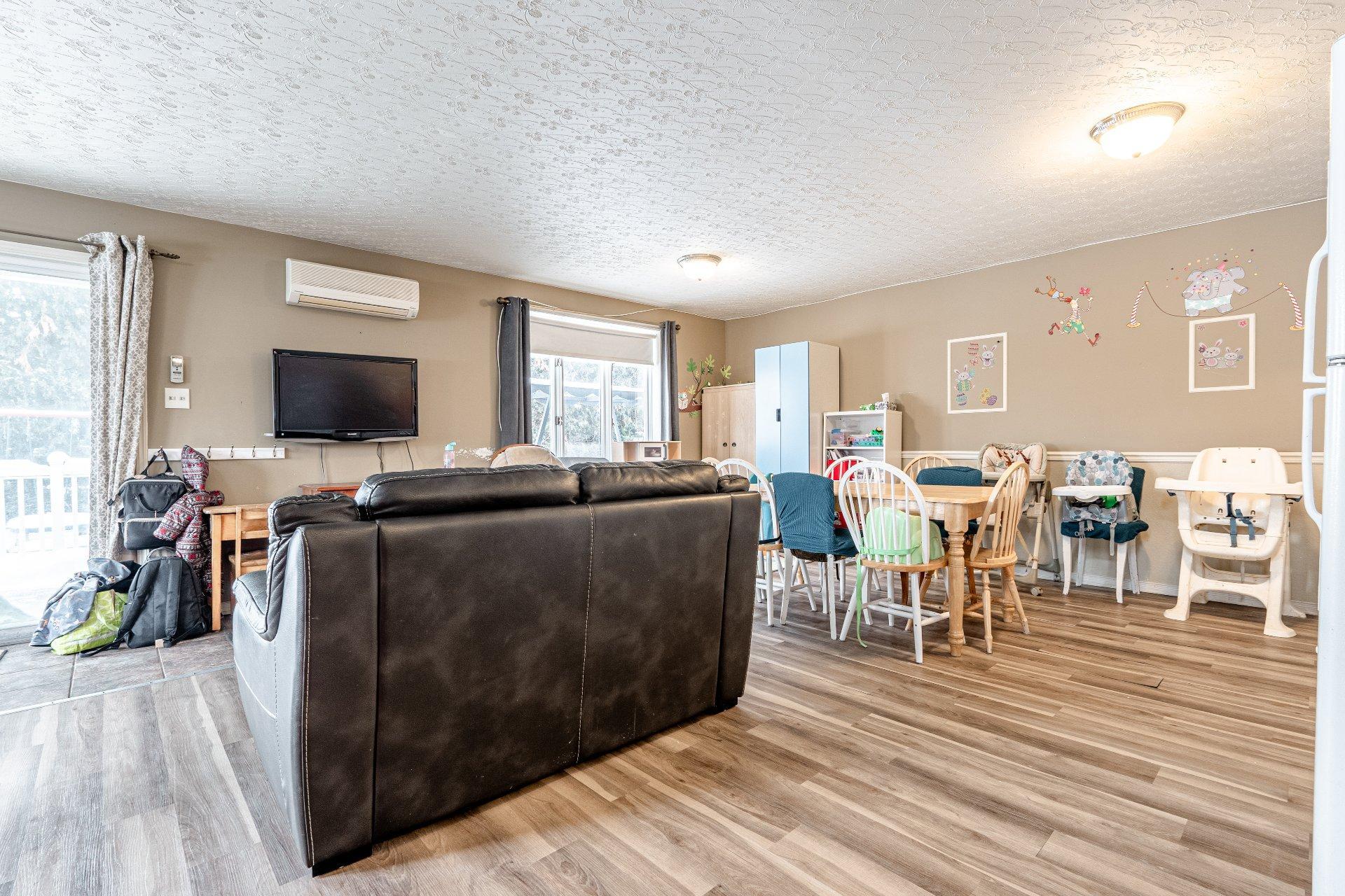 









6535

 - 6539


Route Louis-S.-St-Laurent

,
Compton,




QC
J0B1L0

