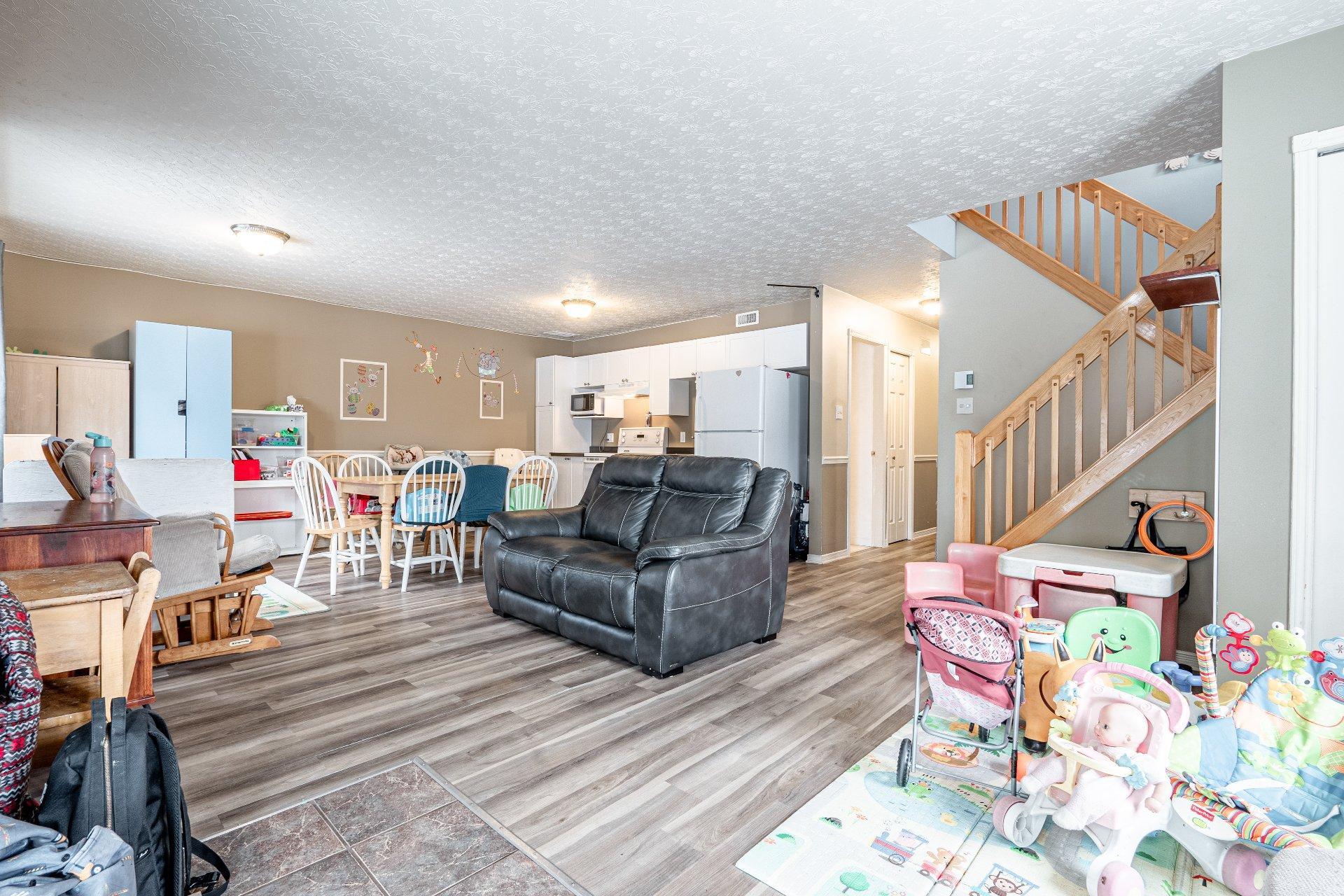 









6535

 - 6539


Route Louis-S.-St-Laurent

,
Compton,




QC
J0B1L0

