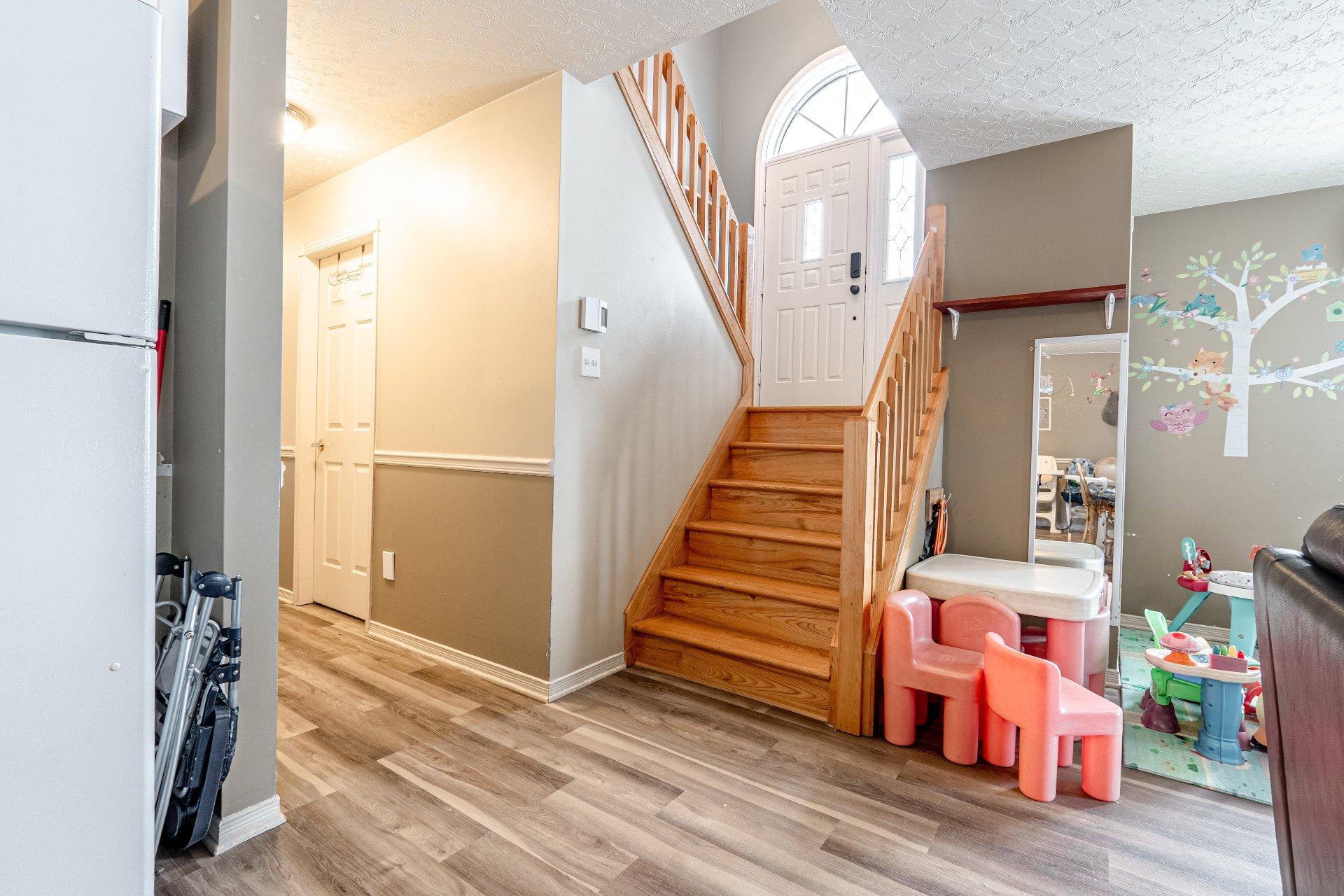 









6535

 - 6539


Route Louis-S.-St-Laurent

,
Compton,




QC
J0B1L0

