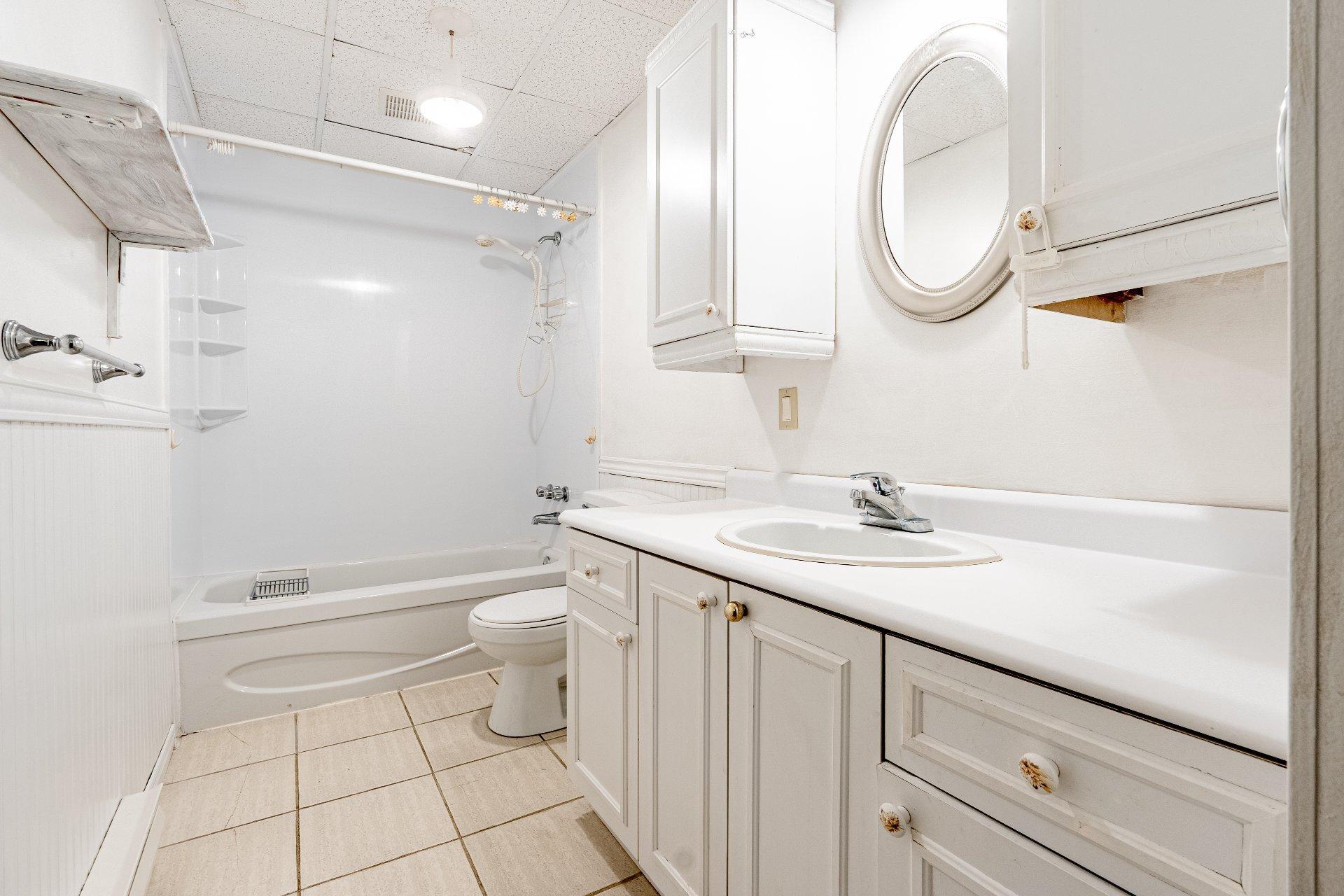 









6535

 - 6539


Route Louis-S.-St-Laurent

,
Compton,




QC
J0B1L0

