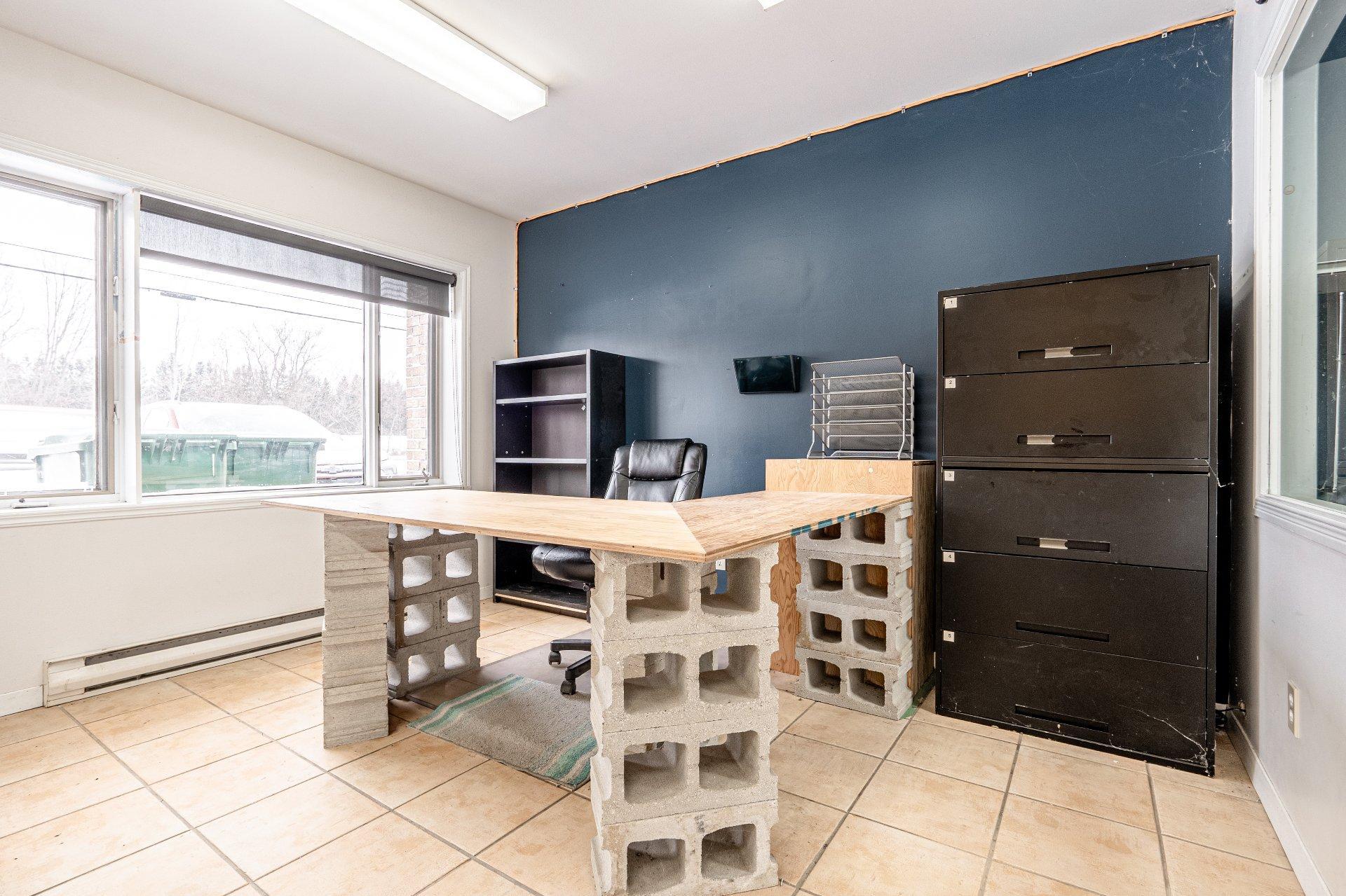 









6535

 - 6539


Route Louis-S.-St-Laurent

,
Compton,




QC
J0B1L0

