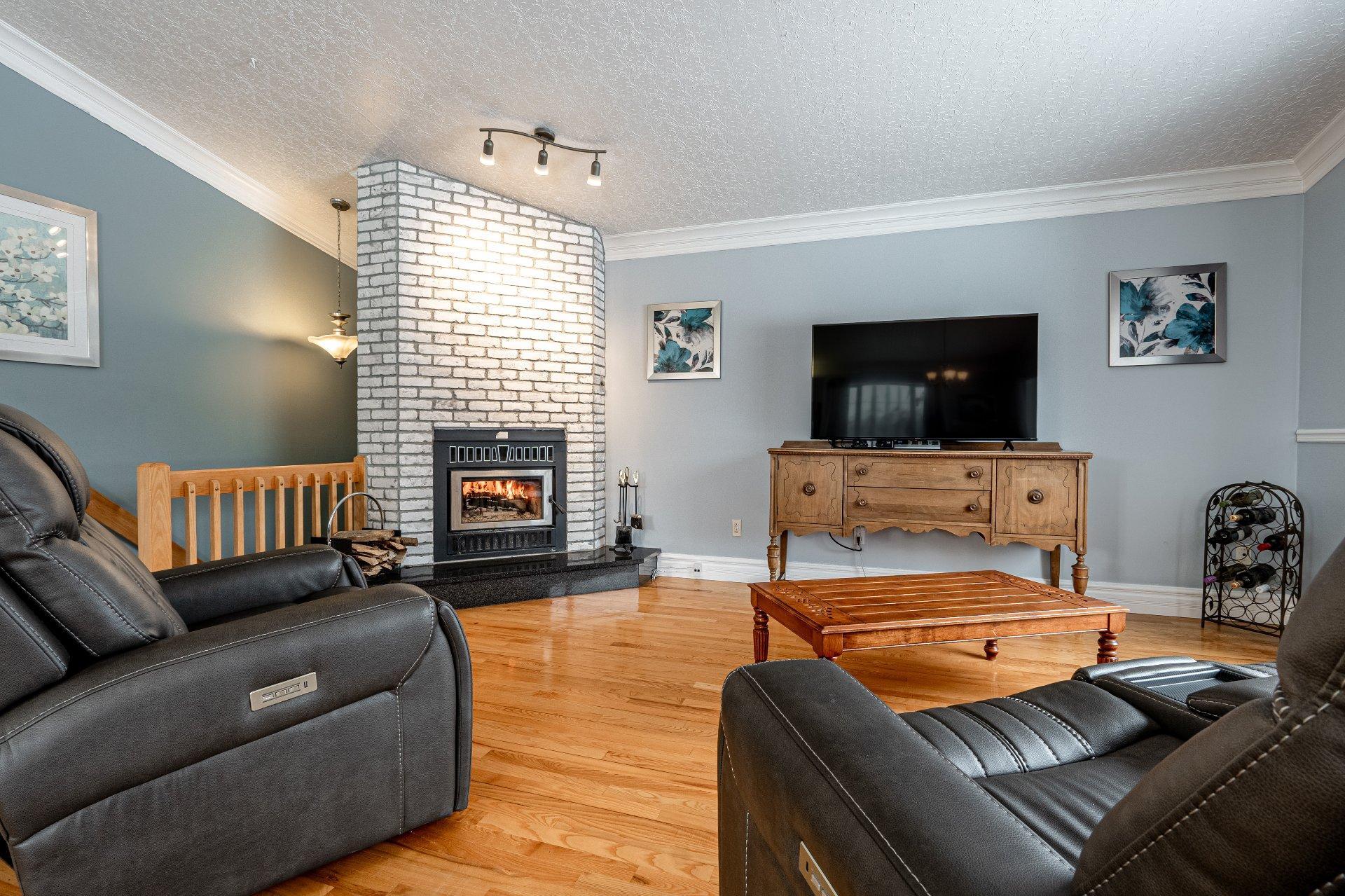 









6535

 - 6539


Route Louis-S.-St-Laurent

,
Compton,




QC
J0B1L0

