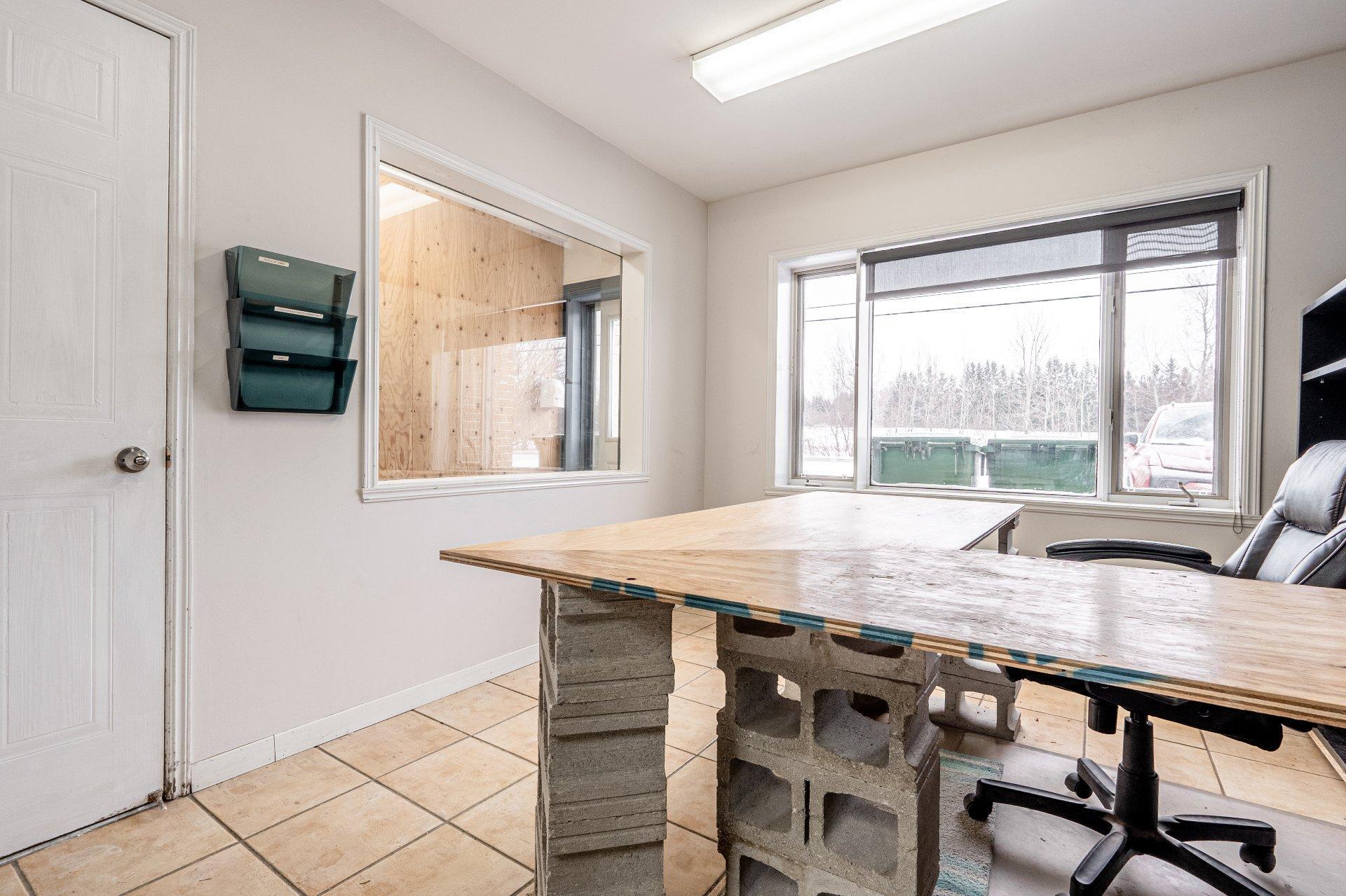 









6535

 - 6539


Route Louis-S.-St-Laurent

,
Compton,




QC
J0B1L0

