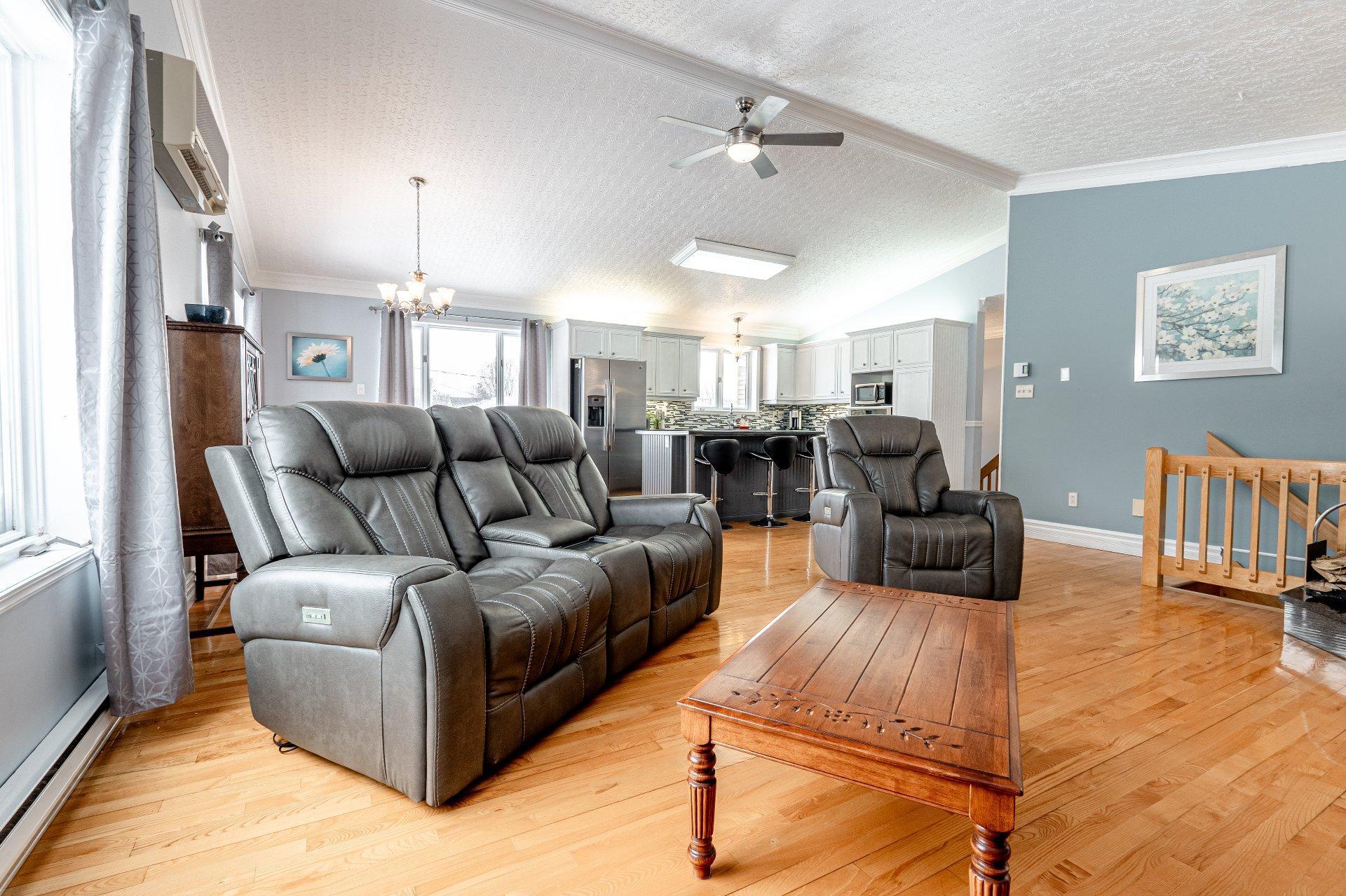 









6535

 - 6539


Route Louis-S.-St-Laurent

,
Compton,




QC
J0B1L0

