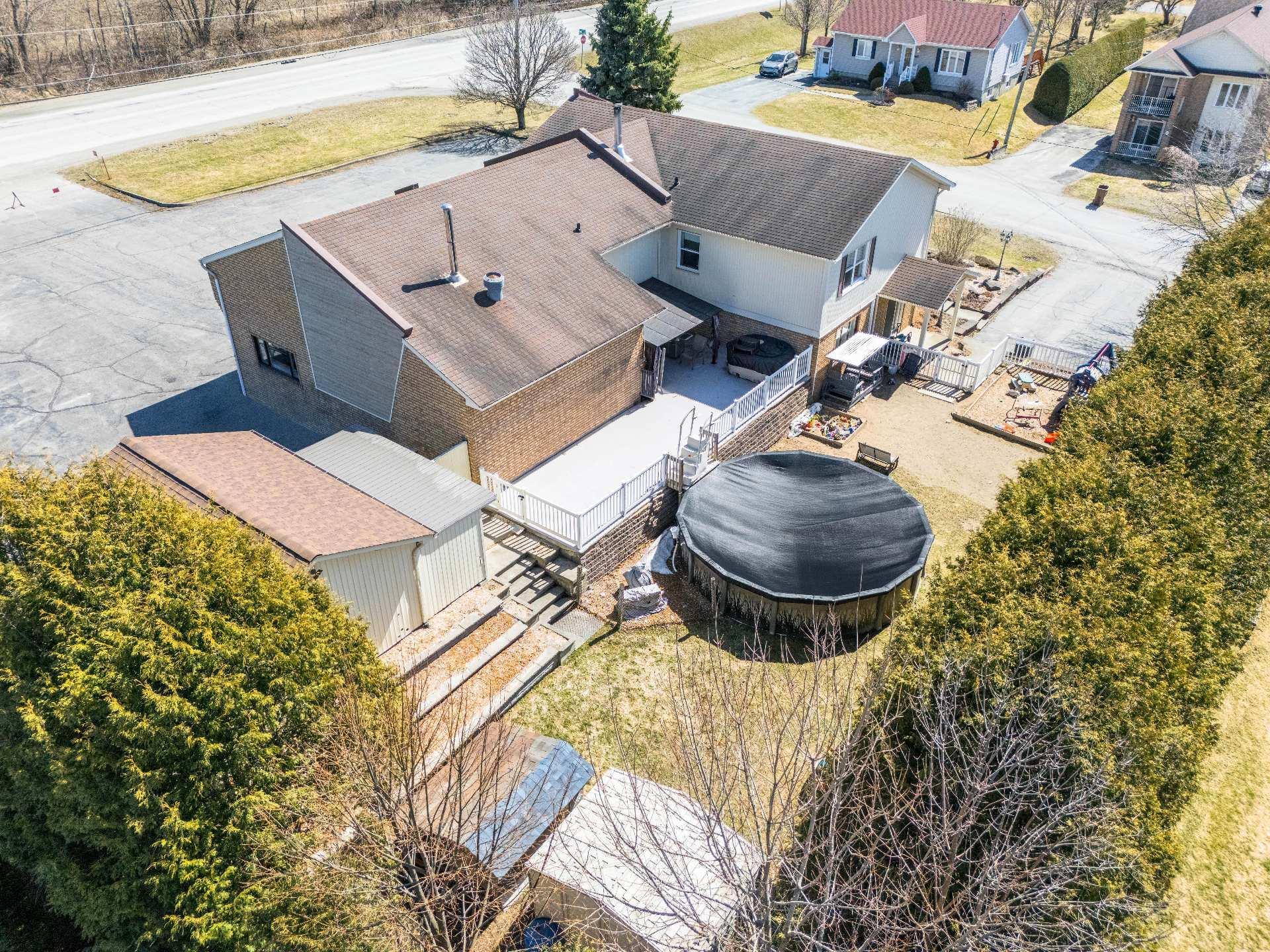









6535

 - 6539


Route Louis-S.-St-Laurent

,
Compton,




QC
J0B1L0

