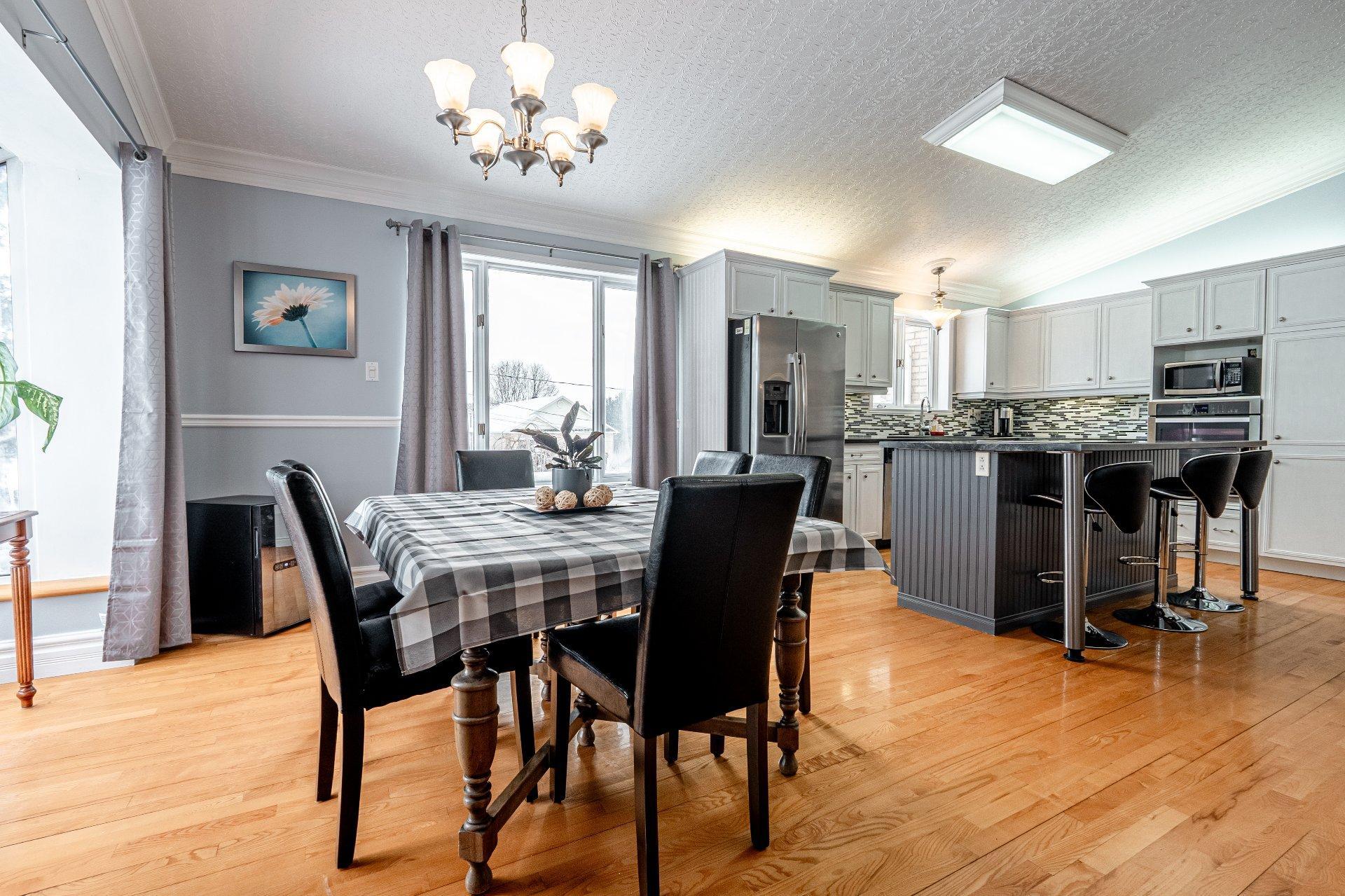 









6535

 - 6539


Route Louis-S.-St-Laurent

,
Compton,




QC
J0B1L0

