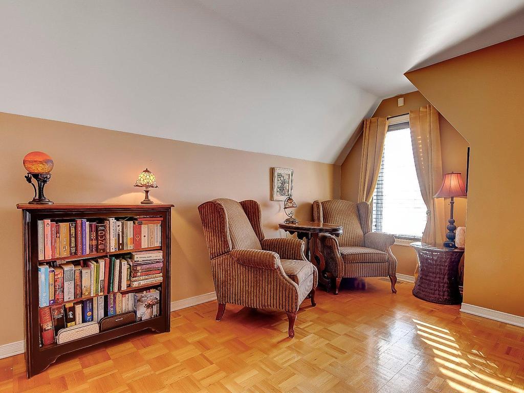 









91


Av. du Parc

,
Saint-Jean-sur-Richelieu,




QC
J2W1N3


