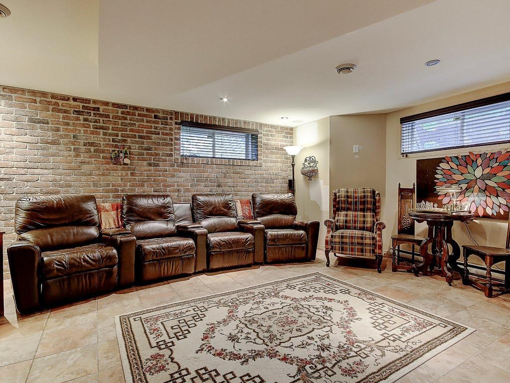 









91


Av. du Parc

,
Saint-Jean-sur-Richelieu,




QC
J2W1N3

