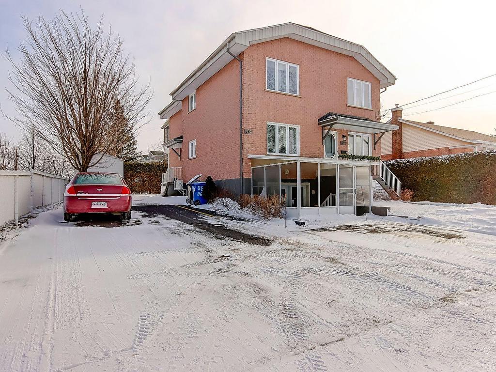 









880

 - 884


Rue Nadeau

,
Saint-Jean-sur-Richelieu,




QC
J2X5B5

