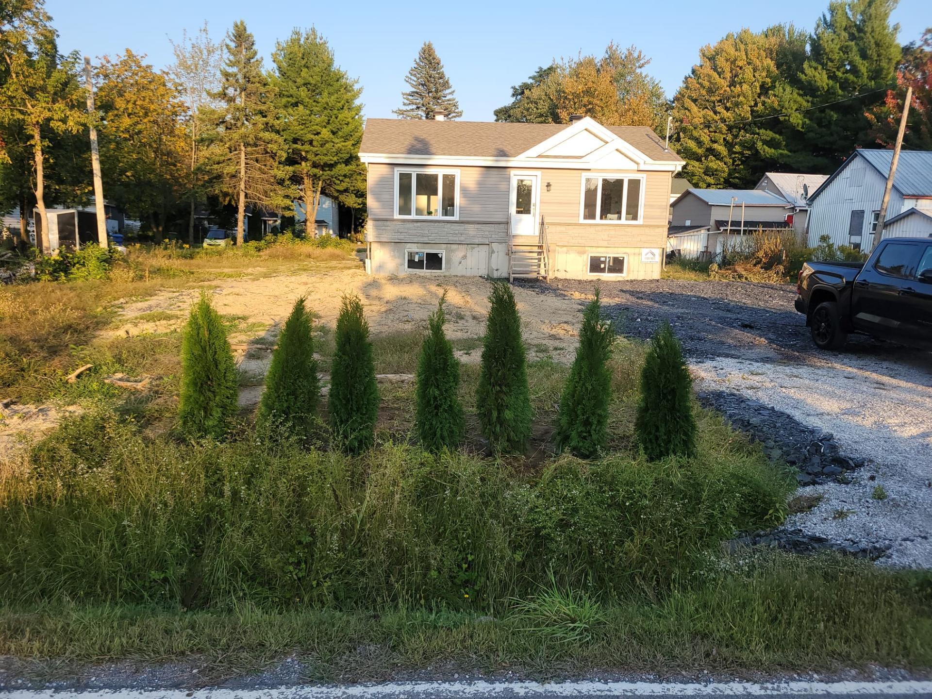 









1844


Ch. Lakeshore

,
Clarenceville,




QC
J0J1B0

