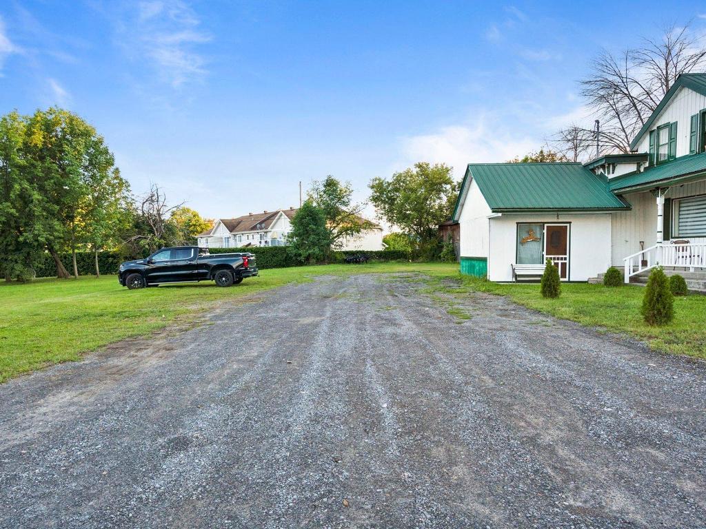 









1886


Ch. Ste-Angélique

,
Saint-Lazare,







QC
J7T2Y1

